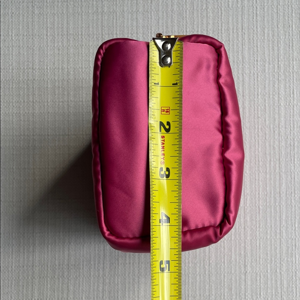 Gucci Beauty Pink Satin Cosmetic Pouch with Gold Logo - Picture 10 of 16